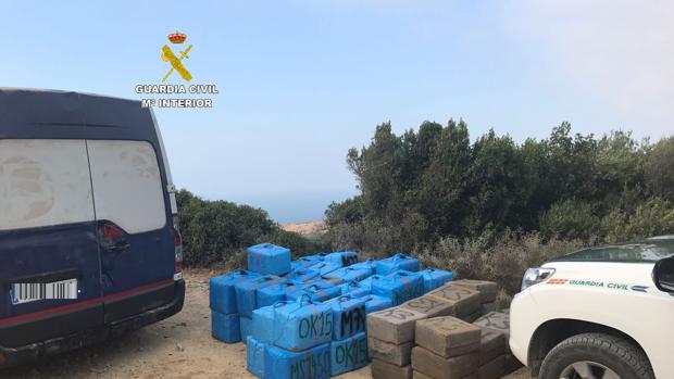 La Guardia Civil interviene 2.000 kilos de hachís en Tarifa