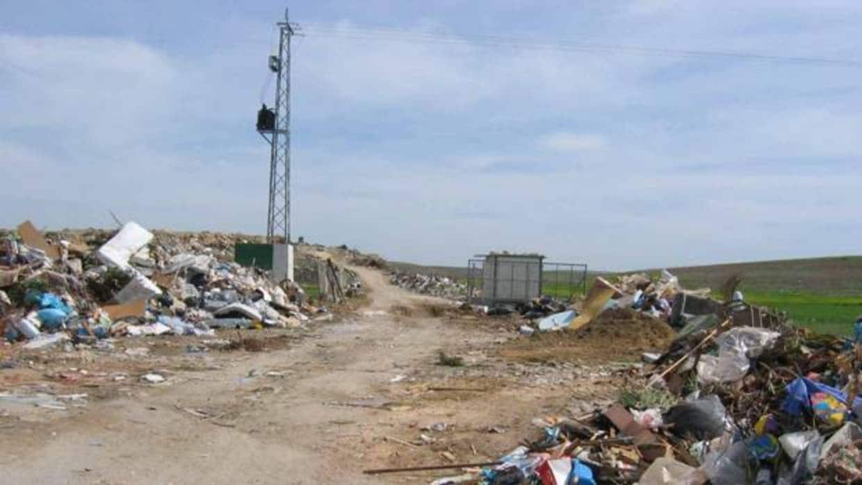 Imagen de archivo de depósito irregular de residuos en Sanlúcar de Barrameda