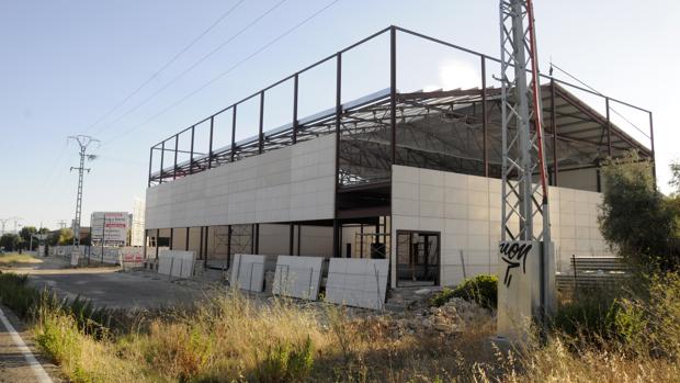 Detenido un hombre por secuestrar a su expareja y ocultarla en una nave industrial de Paradas, en Sevilla