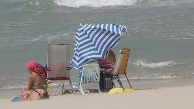 Cádiz está en alerta amarilla por viento y olas