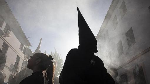 Fotografía de un nazareno de una cofradía de Málaga