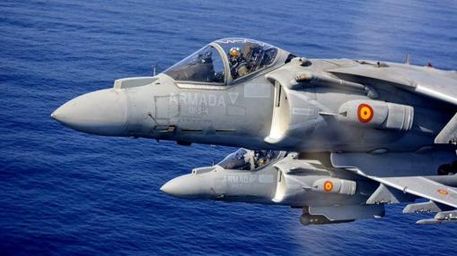 Los Harrier operaban en ejercicios y misiones desde el 'Príncipe de Asturias', ahora lo hacen desde el LHD 'Juan Carlos I'.