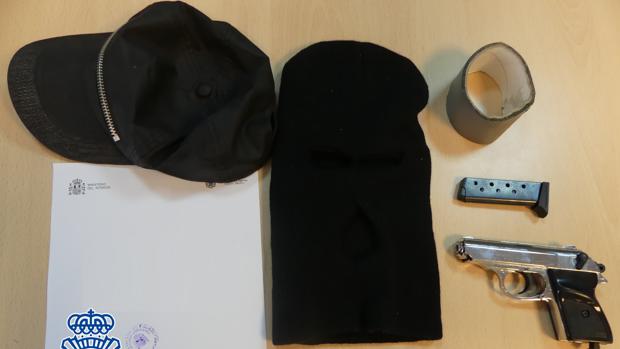 Arrestado en Algeciras por pasear con una pistola al grito de 'Alá es Grande' y 'Gora ETA'