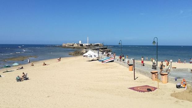 Capitanía paraliza la actividad de todas las escuelas de paddle surf de Cádiz