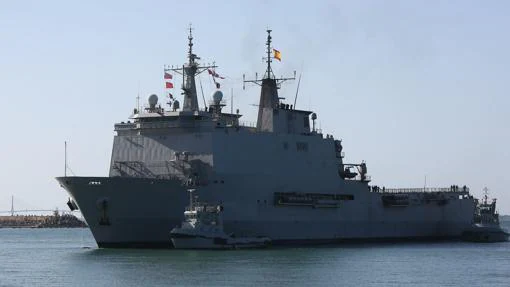 Buque de Asalto Anfibio 'Galicia' a su llegada a la Base Naval de Rota.
