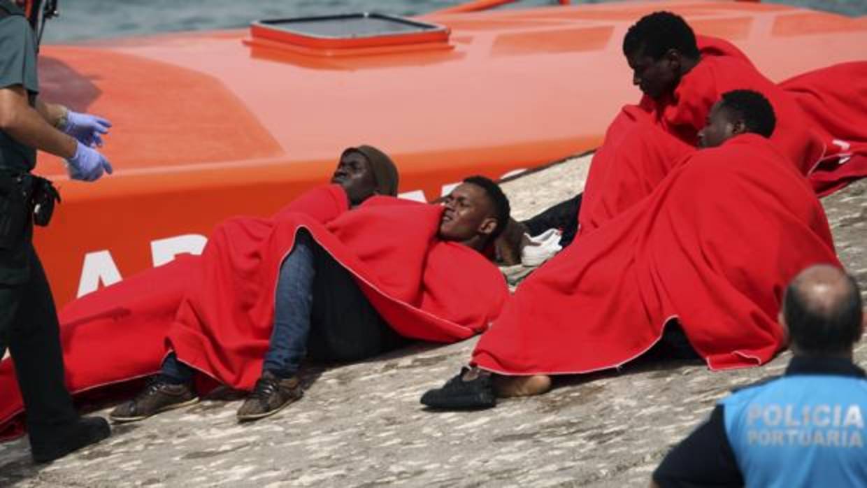 Rescatados siete inmigrantes de origen subsahariano y trasladados a Tarifa
