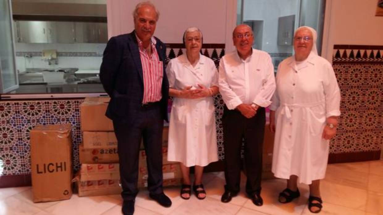 Juan Carlos Jurado y Martín José García, en el comedor de María Arteaga