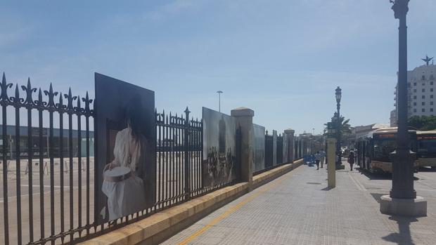 Detenido por causar daños en los cuadros de la exposición de la reja del muelle