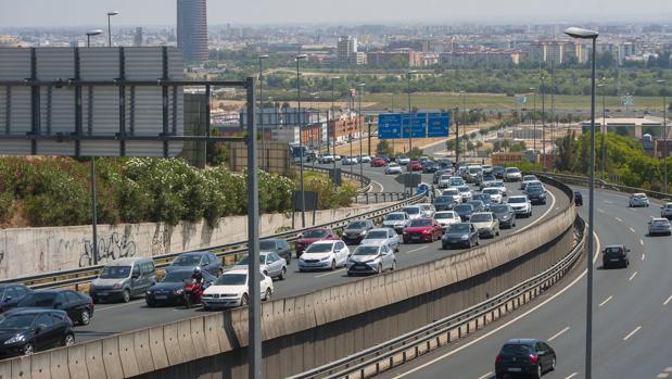 Cinco heridos, entre ellos un menor, en una colisión en Castilleja de la Cuesta