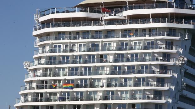 Un crucero de lujo gay llega al puerto de Cádiz