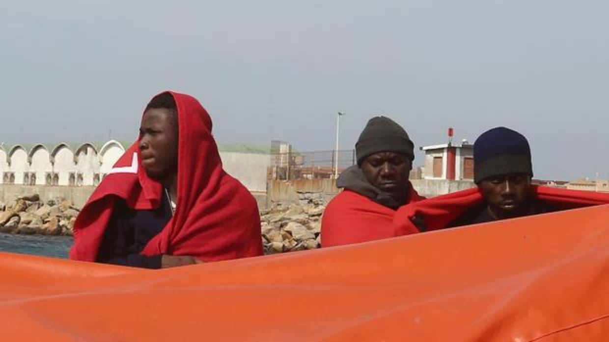 Se elevan a 64 los subsaharianos rescatados en el Estrecho