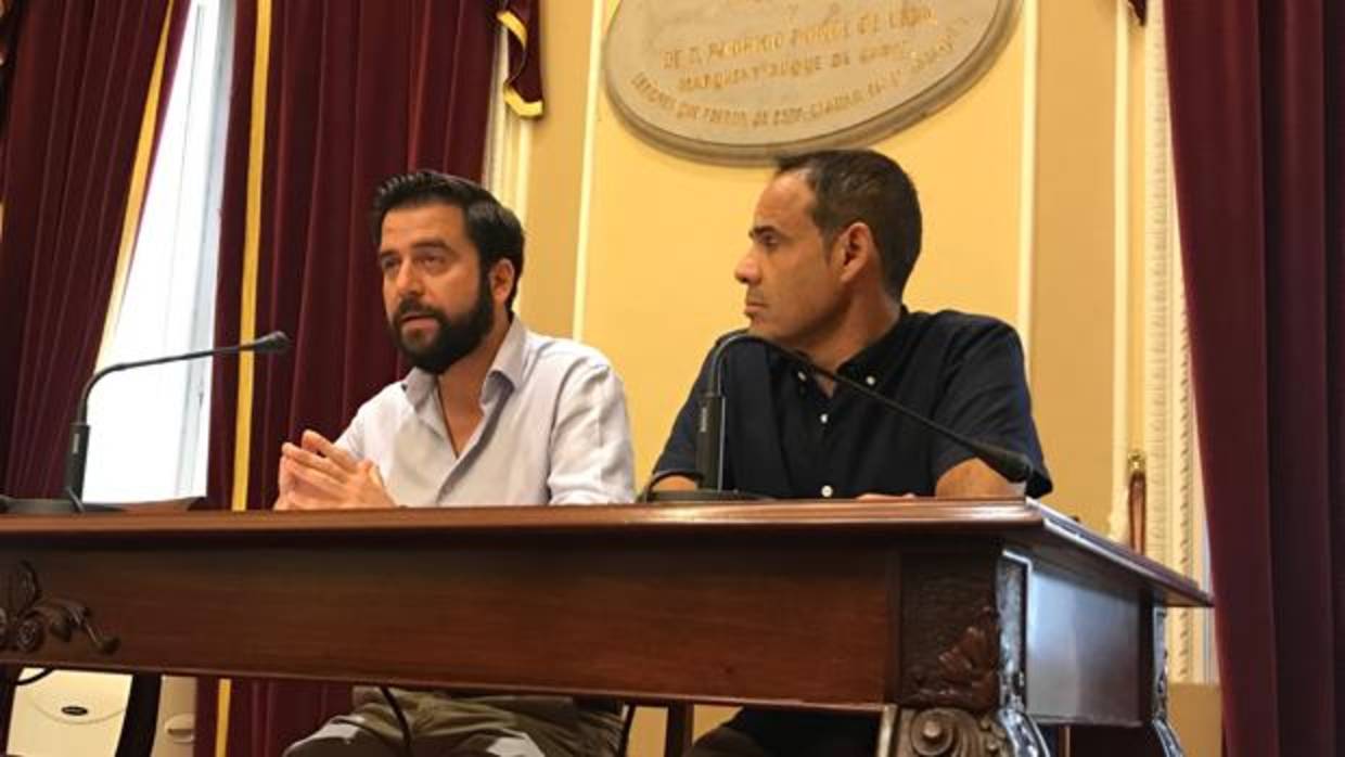 Fran González ha pedido al alcalde que «dé la cara» y se siente a negociar los presupuestos.
