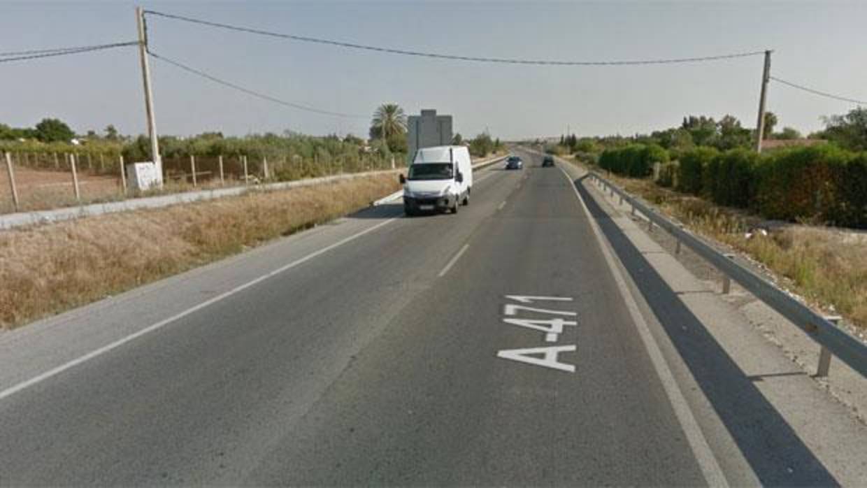 El accidente entre los dos vehículos se produjo en el kilómetro 28 de la A-471, a la altura de Lebrija