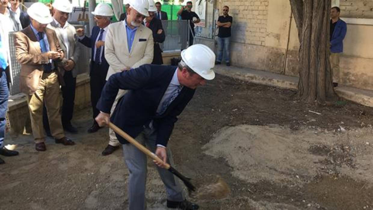 El rector de la UCA, en el acto simbólico del inicio de las obras de El Olivillo