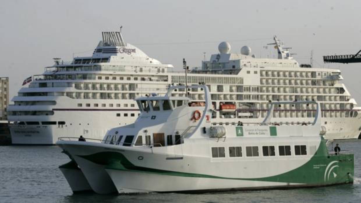 Sevicio de catamaranes del Consorcio de Transportes de la Bahía de Cádiz