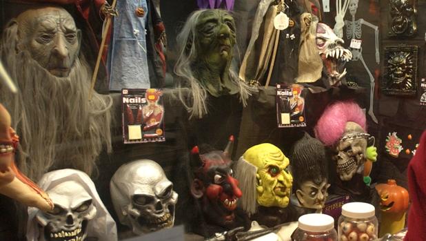 Los productos de Halloween que podían provocar asfixia o quemaduras en Castilleja de la Cuesta