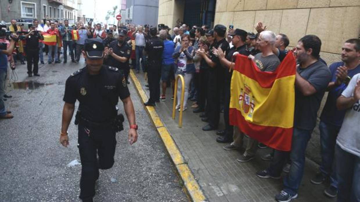 Los policías gaditanos desplegados en Cataluña vuelven a casa