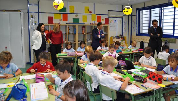 Visita oficial a los alumnos de 'El Centro Inglés'