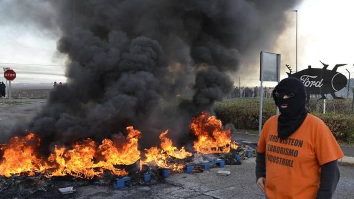 La actividad industrial nunca llegó a la factoría de Visteon, en El Puerto, tras el anuncio de cierre en 2011