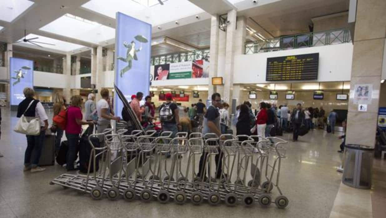 Imagen del aeropuerto de Jerez en plena actividad ante la salida de varios vuelos