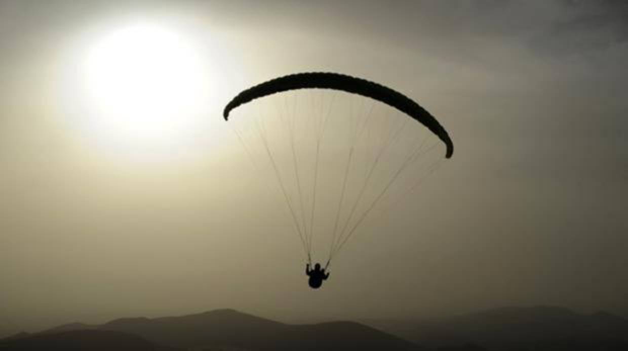 Fallece un parapentista tras sufrir un accidente entre Chiclana y Vejer