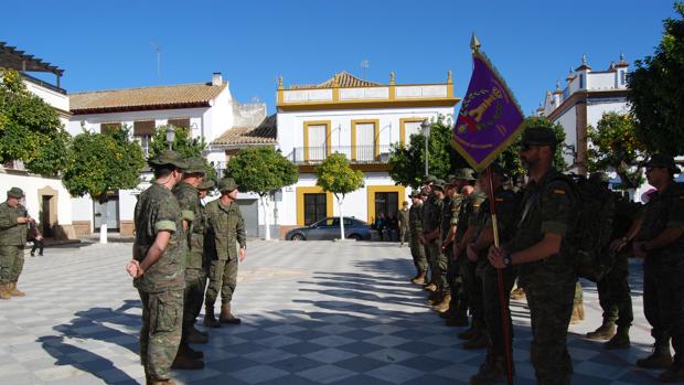 Lora del Río, una parada militar entre Córdoba y Sevilla