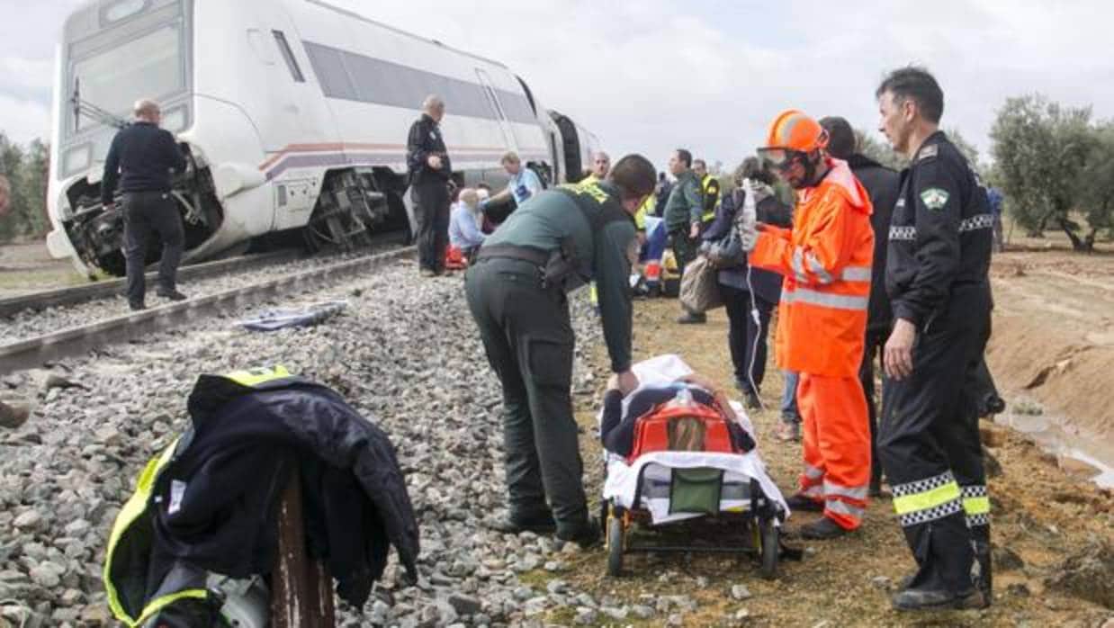 Los dos heridos graves del accidente de tren de Arahal pasan a planta