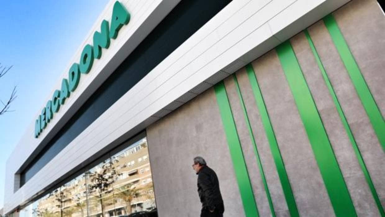 Mercadona implanta su nuevo modelo de tienda eficiente en dos supermercados de Cádiz