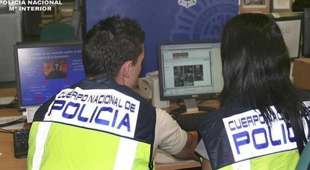 La Policía previene a los comerciantes de un nuevo método de robo que utiliza a falsos revisores