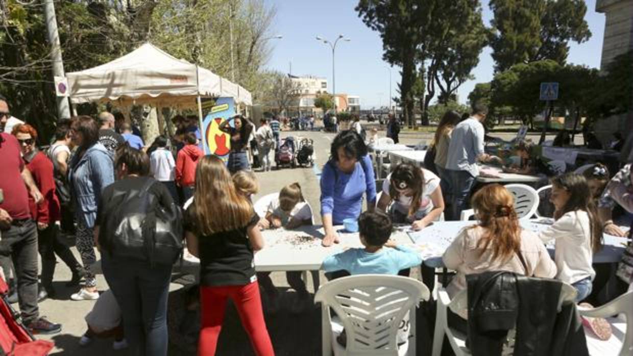 La plaza de España ha servido de escenario para proyectos piloto de peatonalización en la ciudad.