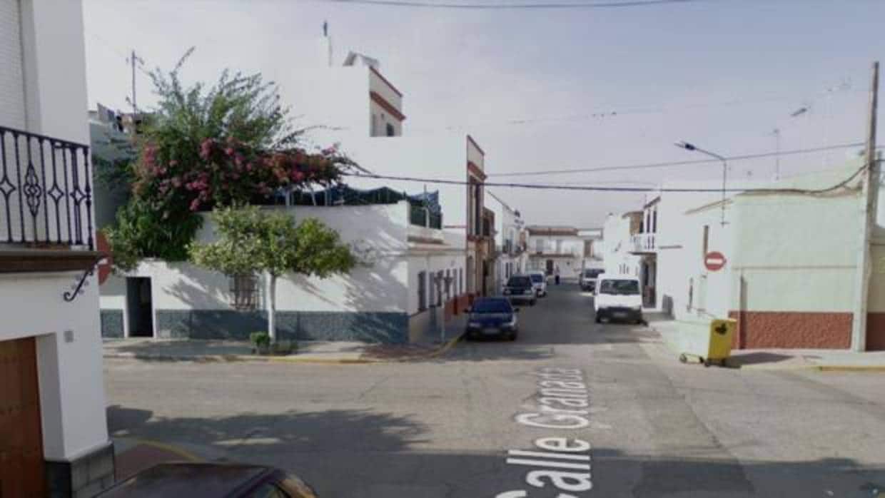 El incendio se ha producido de madrugada en una vivienda de la calle Granada de Villanueva del Río