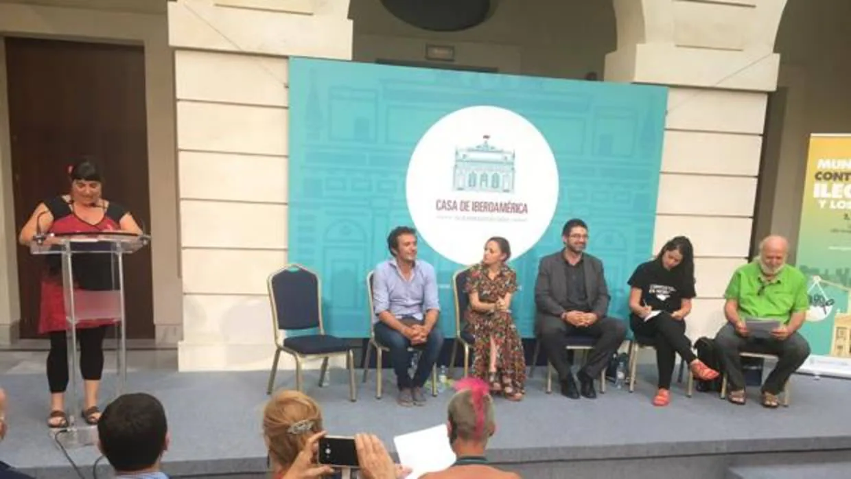 Una de las fundadoras de Ekona participó, junto al alcalde, en el II Encuentro Municipalista contra la deuda celebrado en Cádiz.