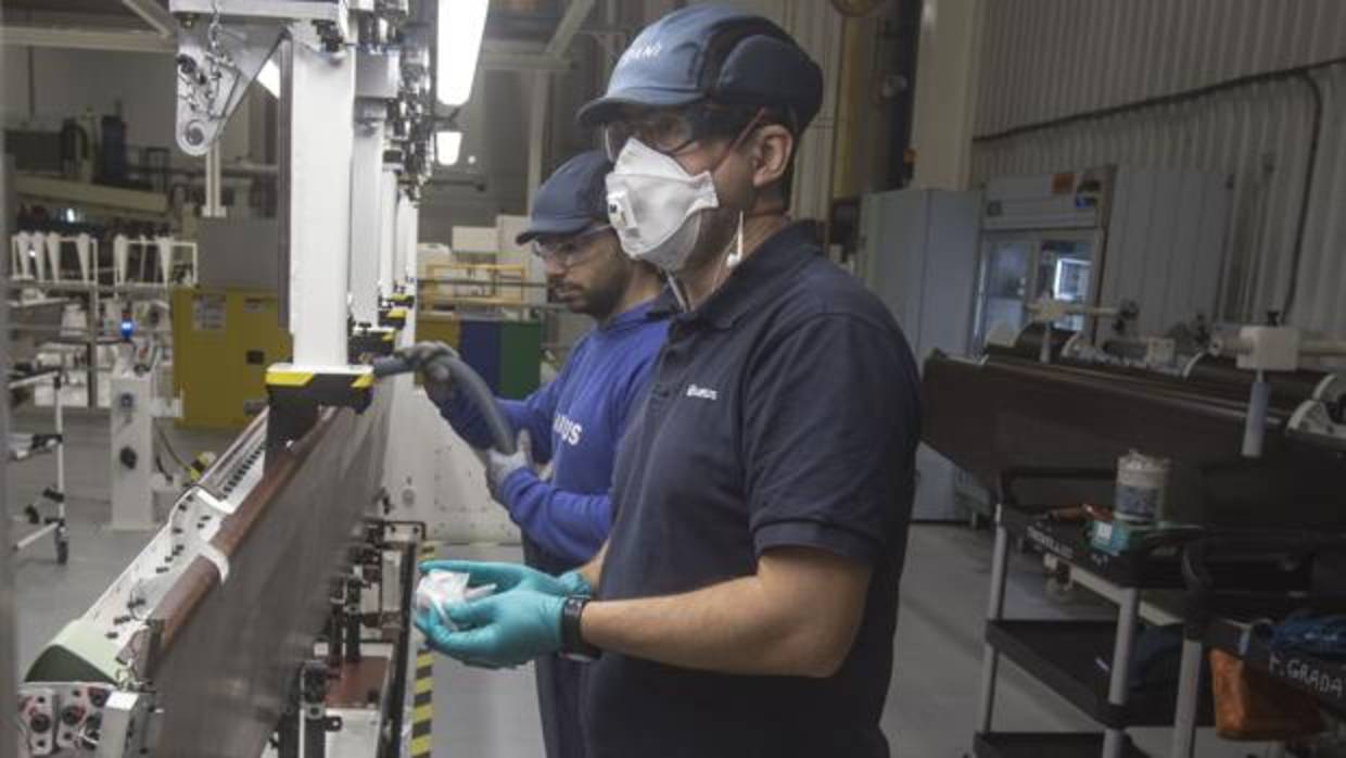 Trabajadores en la planta de Airbus en Puerto Real