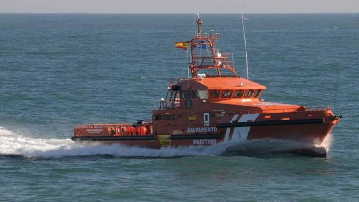 Rescatadas 36 personas a bordo de dos pateras que intentaban cruzar el Estrecho
