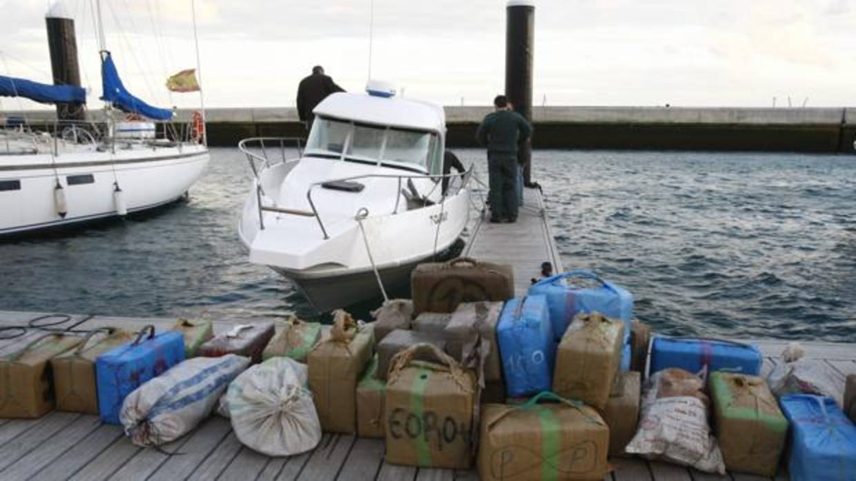 Intervenidos unos 180 kilos de hachís de una embarcación en Punta Carnero de Algeciras