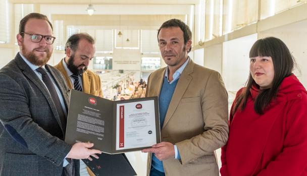 Los mercados de Cádiz renuevan el certificado de calidad ISO 9001