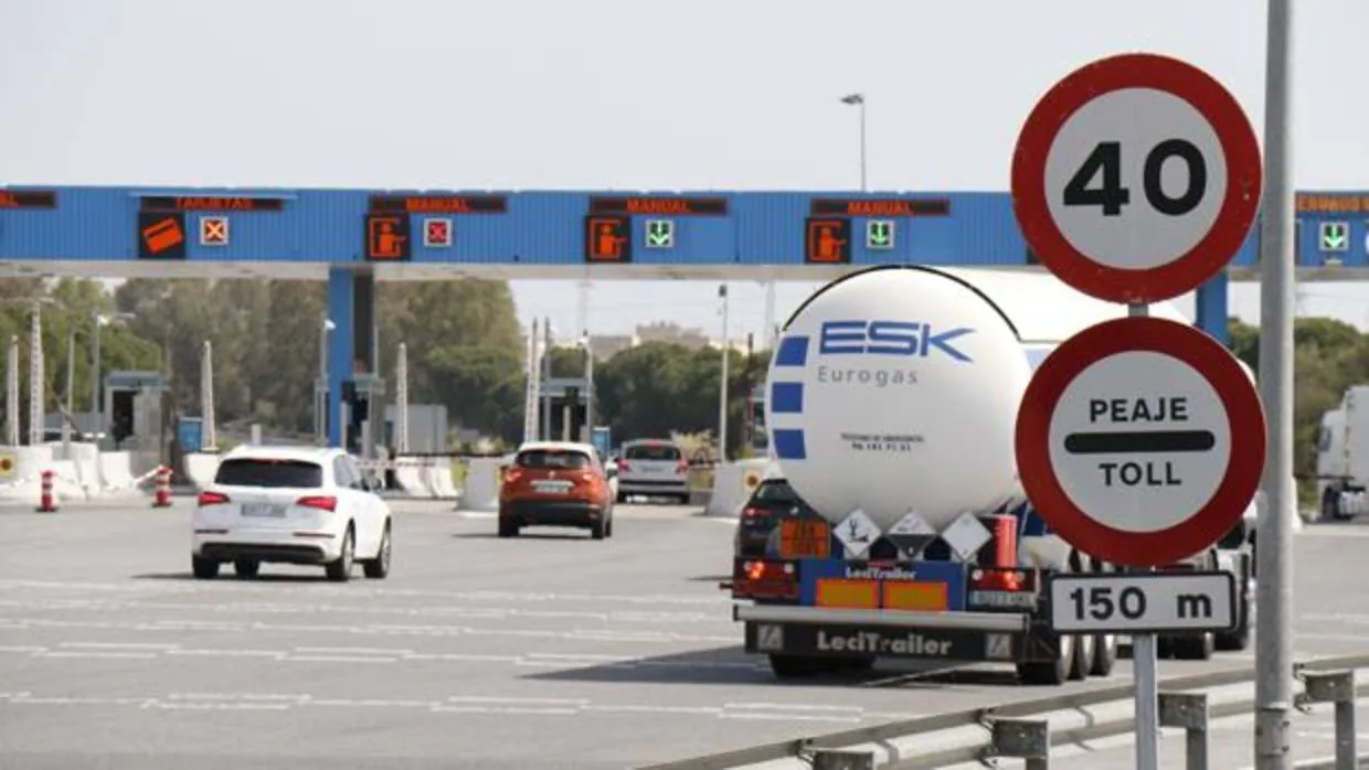 Las tarifas del peaje de la autopista entre Cádiz y Sevilla subirán un 2% en enero de 2018