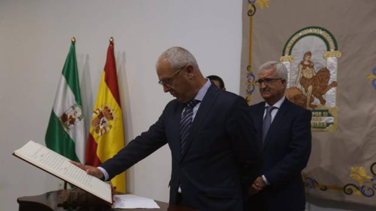 Belizón jurando su cargo como delegado del Gobierno de la Junta en Cádiz el pasado junio