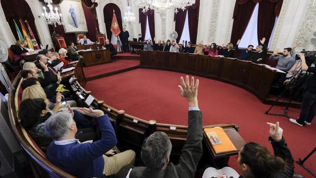 El Pleno del Ayuntamiento de Cádiz aprueba congelar el IBI en 2018