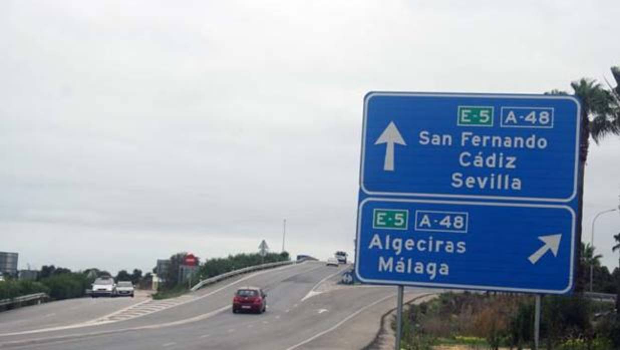 Interceptado un vehículo por circular en dirección contraria en la autovía A48, a su paso por Chiclana