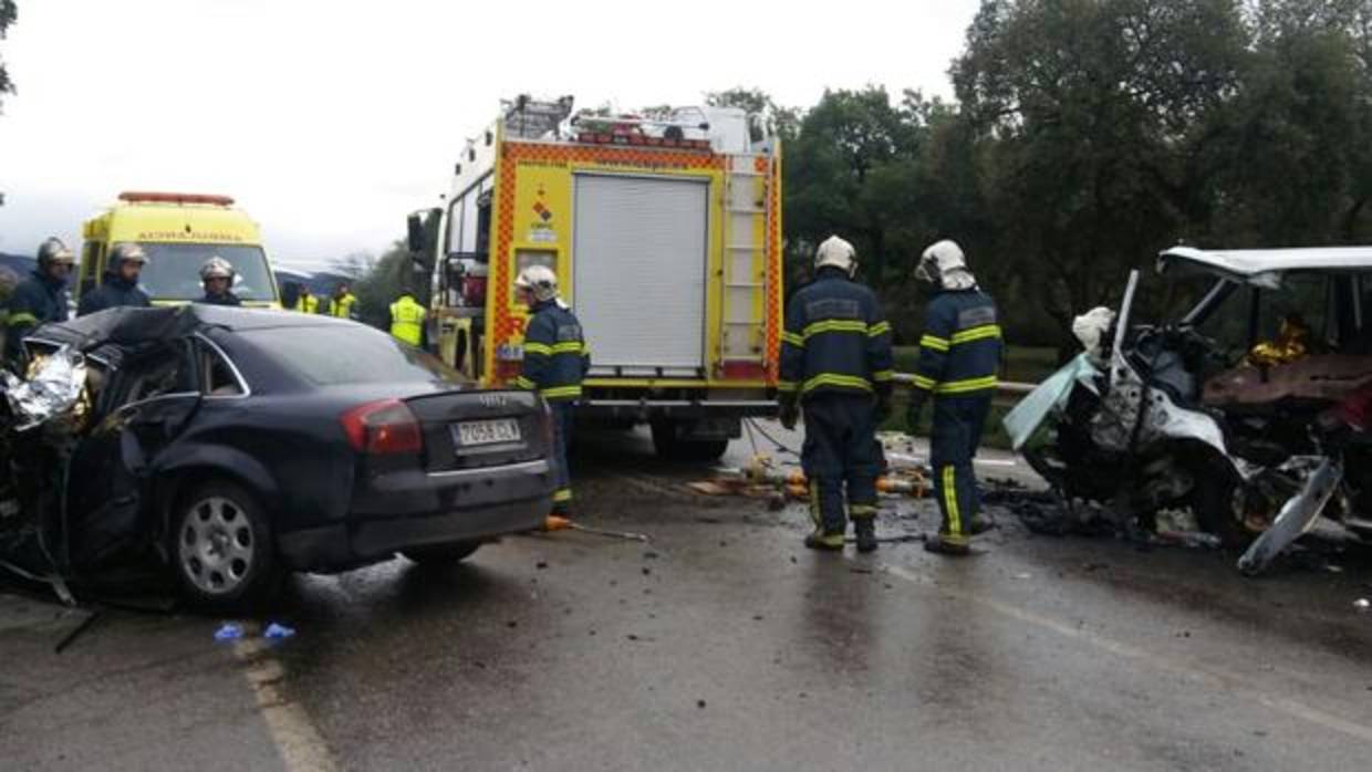 Un choque frontal en San José del Valle se salda con un muerto y un herido muy grave