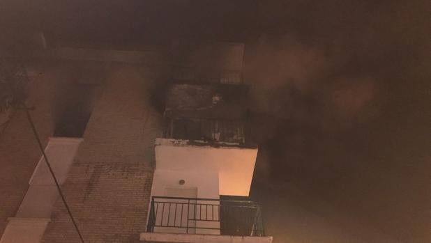 Dos heridos en un incendio en Dos Hermanas