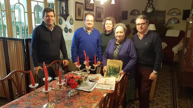 Una familia de Arahal guarda todos los ejemplares de ABC Sevilla desde hace 89 años