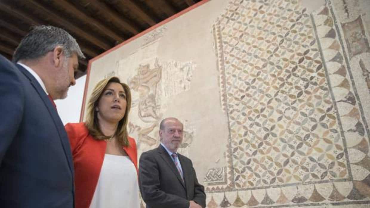 Visita de Susana Díaz, Villalobos y David García Ostos al Museo Histórico ubicado en el palacio de Benamejí