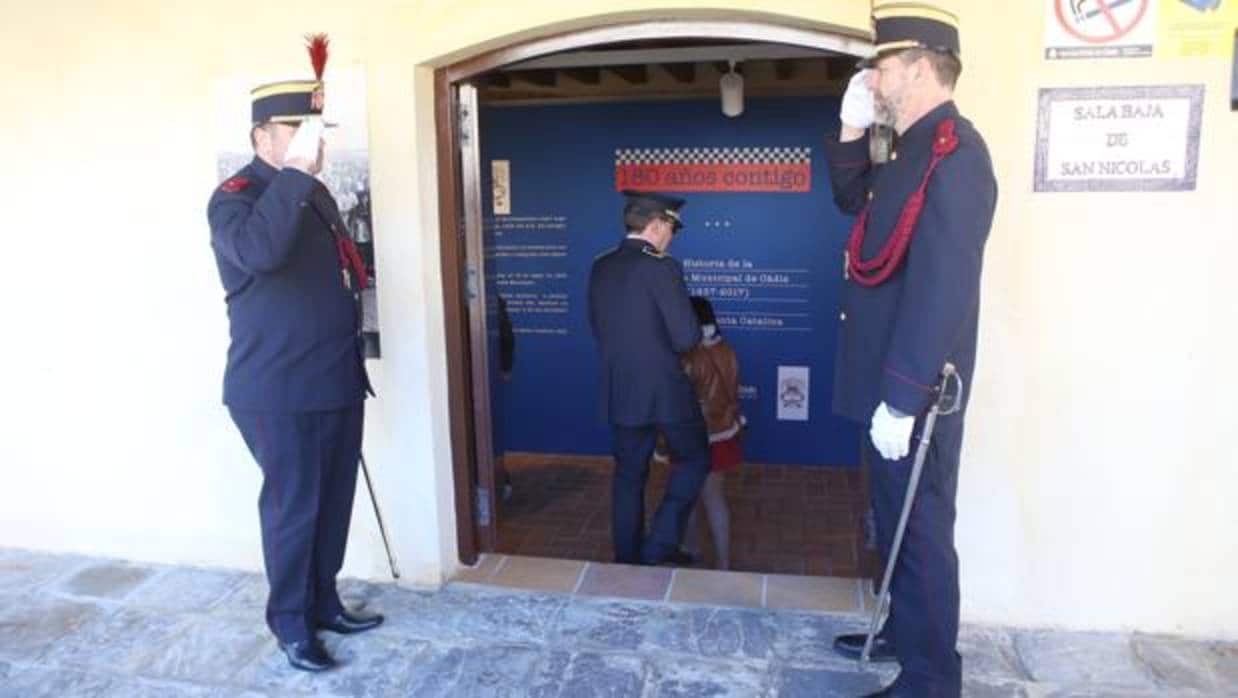 La exposición se inauguró ayer en el castillo de Santa Catalina.