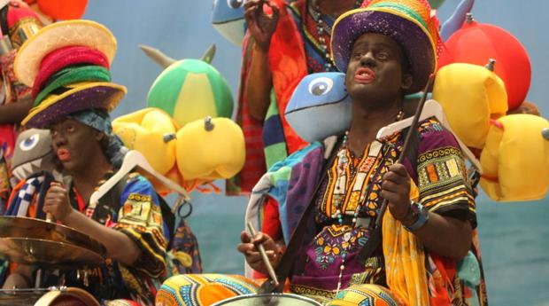 Así ha sido el paso de los sevillanos No te quemes todavía por Carnaval de Cádiz