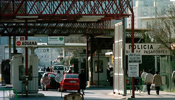 Detenido por evadir el control de la Guardia Civil en la Aduana de La Línea