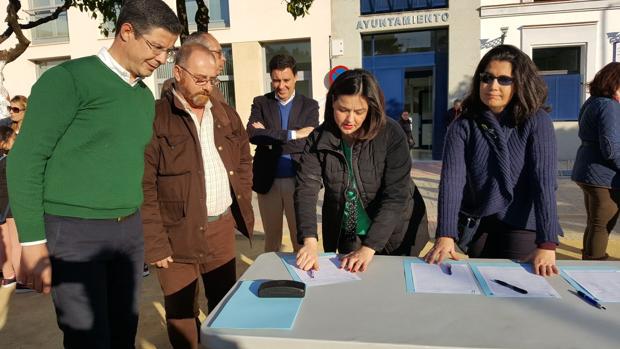 El PP de Sevilla recoge firmas en contra de la derogación de la prisión permanente revisable