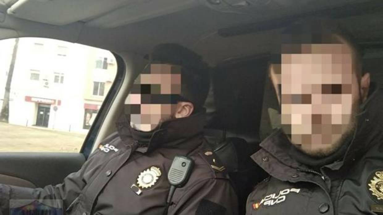 Los agentes heridos en una foto de las redes sociales