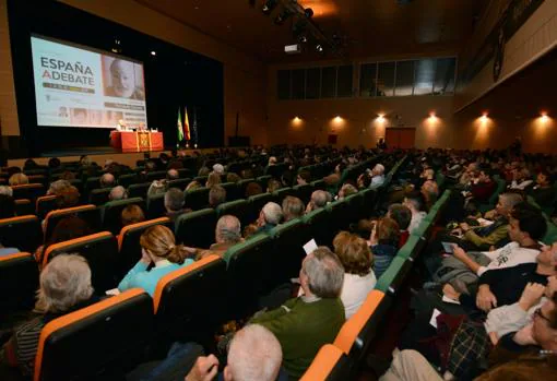 El auditorio municipal se llenó para la segunda sesión del foro «España a debate»
